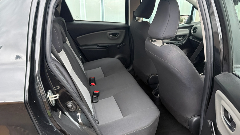 Toyota Yaris 1.5 VVT-i Icon Tech 5dr Petrol Hatchback